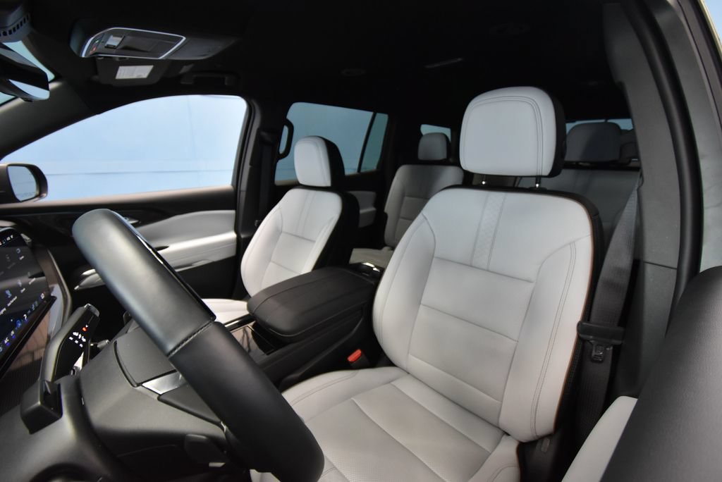 Used 2026 Chevrolet Traverse High Country w/ LPO, Floor Liner Package FWD image 21