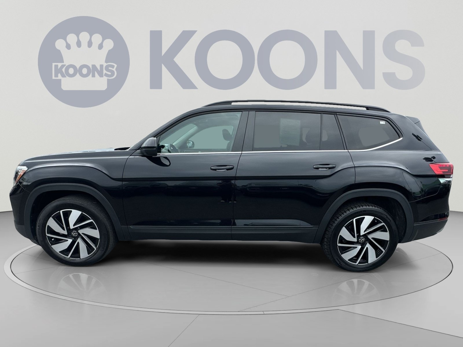 Used 2025 Volkswagen Atlas SE AWD/4WD image 13