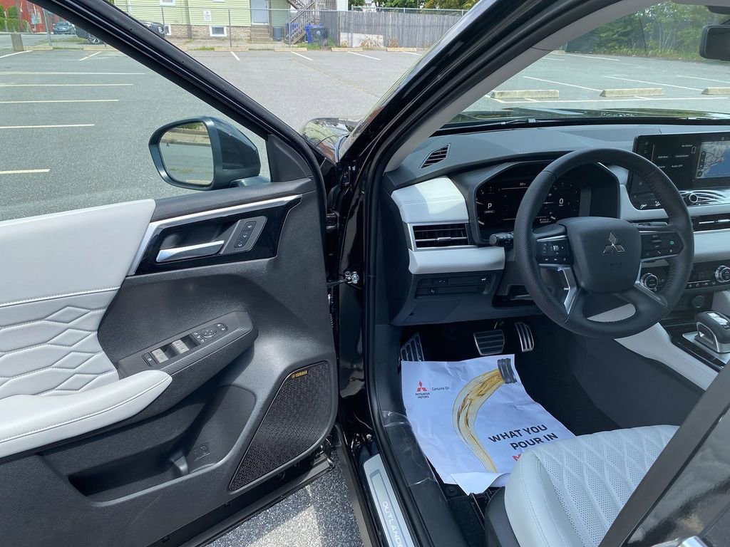 New 2025 Mitsubishi Outlander SEL image 10