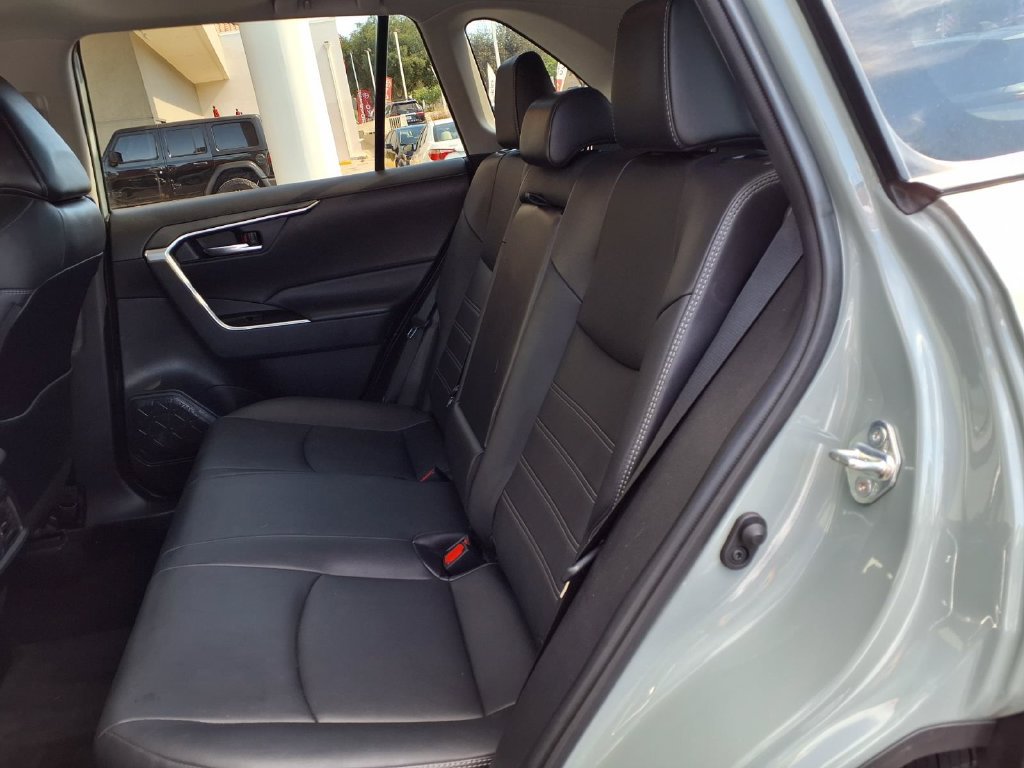 Certified 2021 Toyota RAV4 XLE Premium AWD/4WD image 21