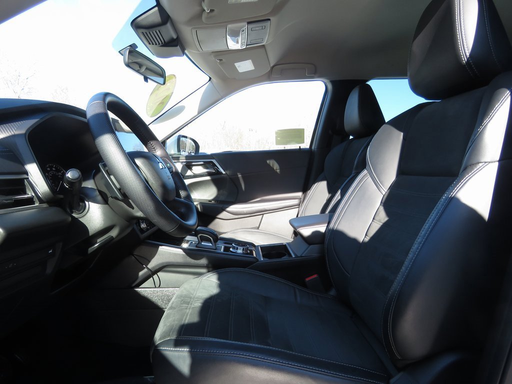 Used 2023 Mitsubishi Outlander SE image 10