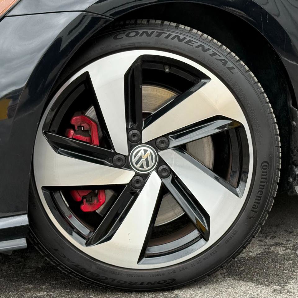 Used 2019 Volkswagen GTI SE w/ SE Experience Package FWD image 24