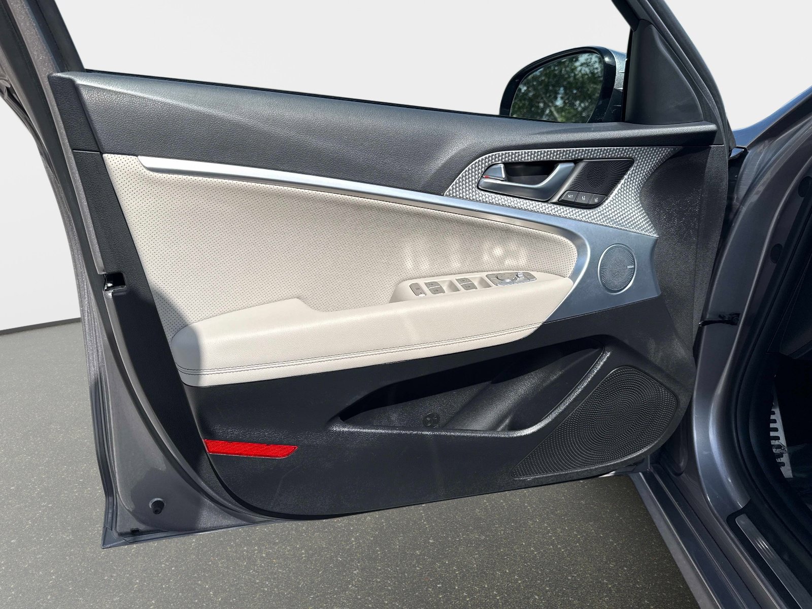 Used 2023 Genesis G70 2.0T w/ Sport Prestige Package image 16