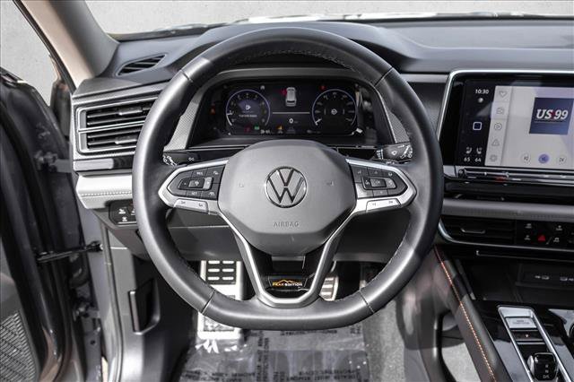 Used 2024 Volkswagen Atlas Peak Edition SEL AWD/4WD image 13