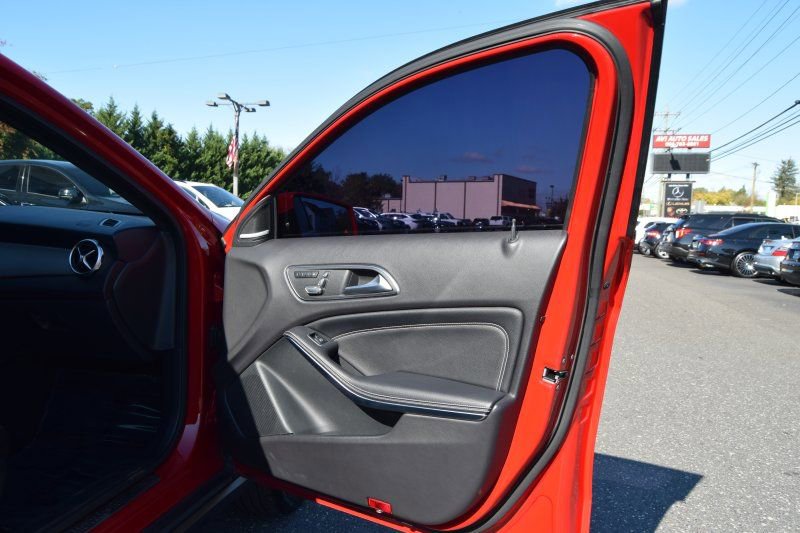 Used 2019 Mercedes-Benz GLA 250 4MATIC image 38