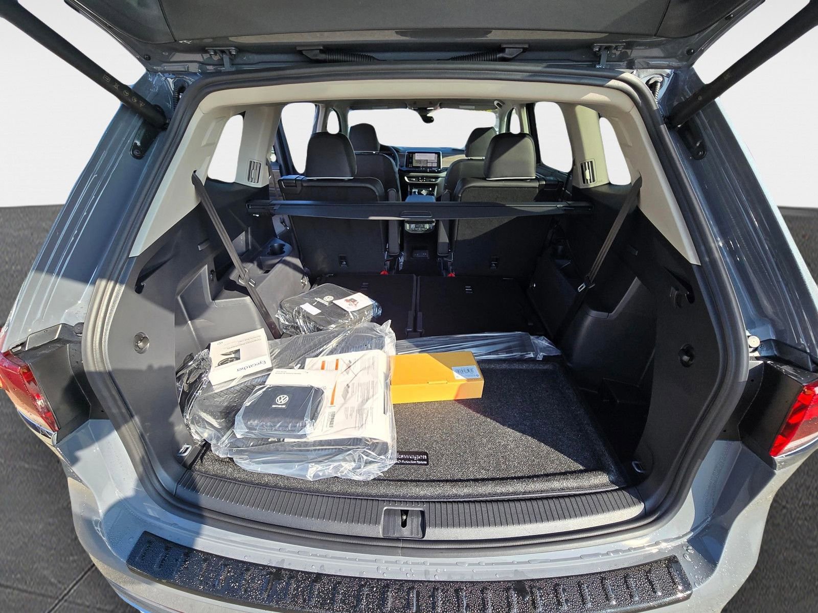 New 2026 Volkswagen Atlas SEL Premium R-Line image 6