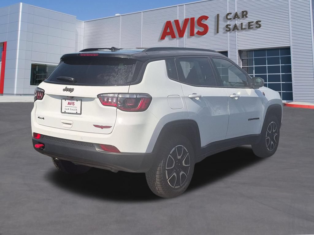 Used 2025 Jeep Compass Trailhawk AWD/4WD image 6