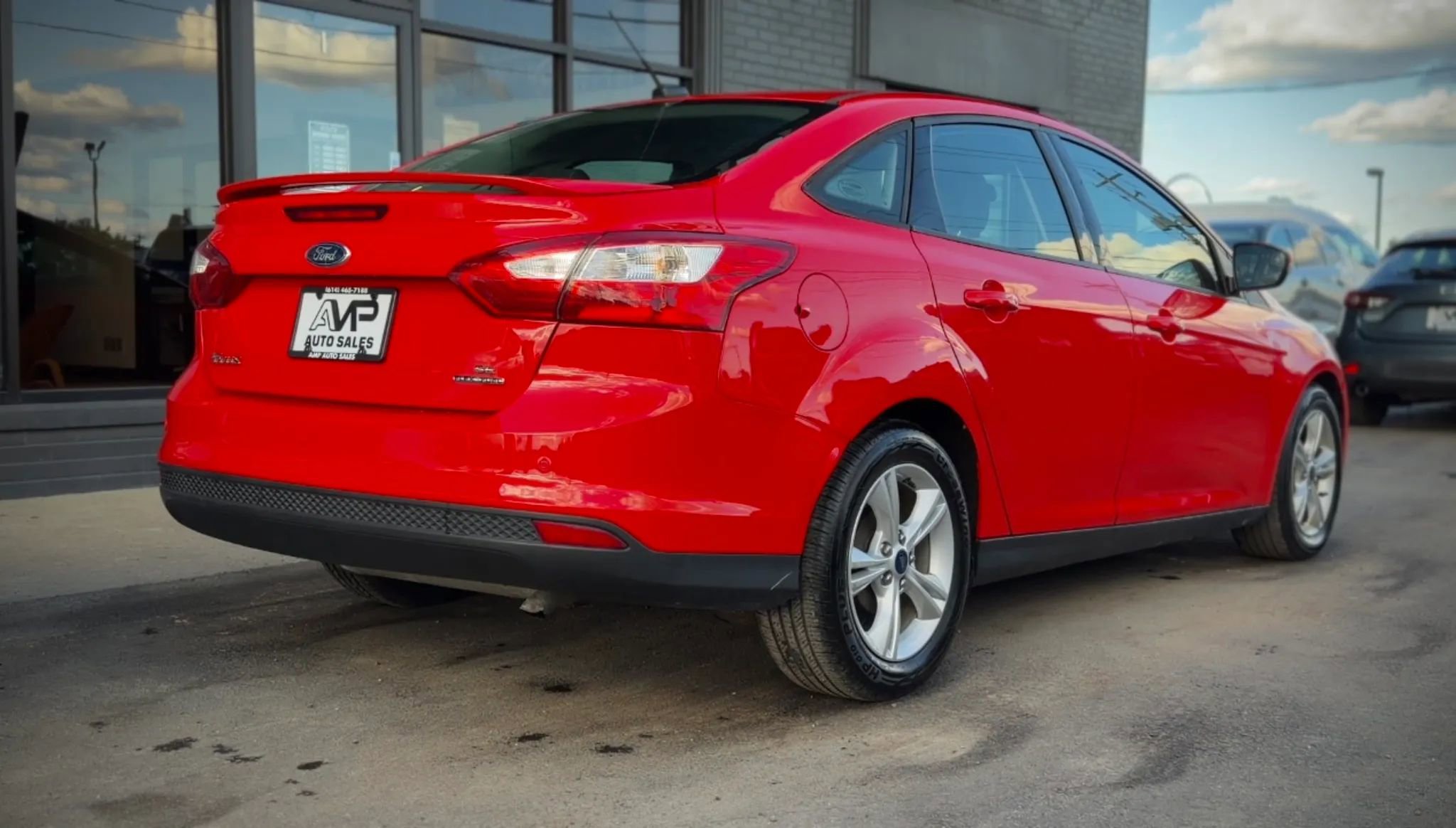 Used 2014 Ford Focus SE w/ SE Winter Package FWD image 2