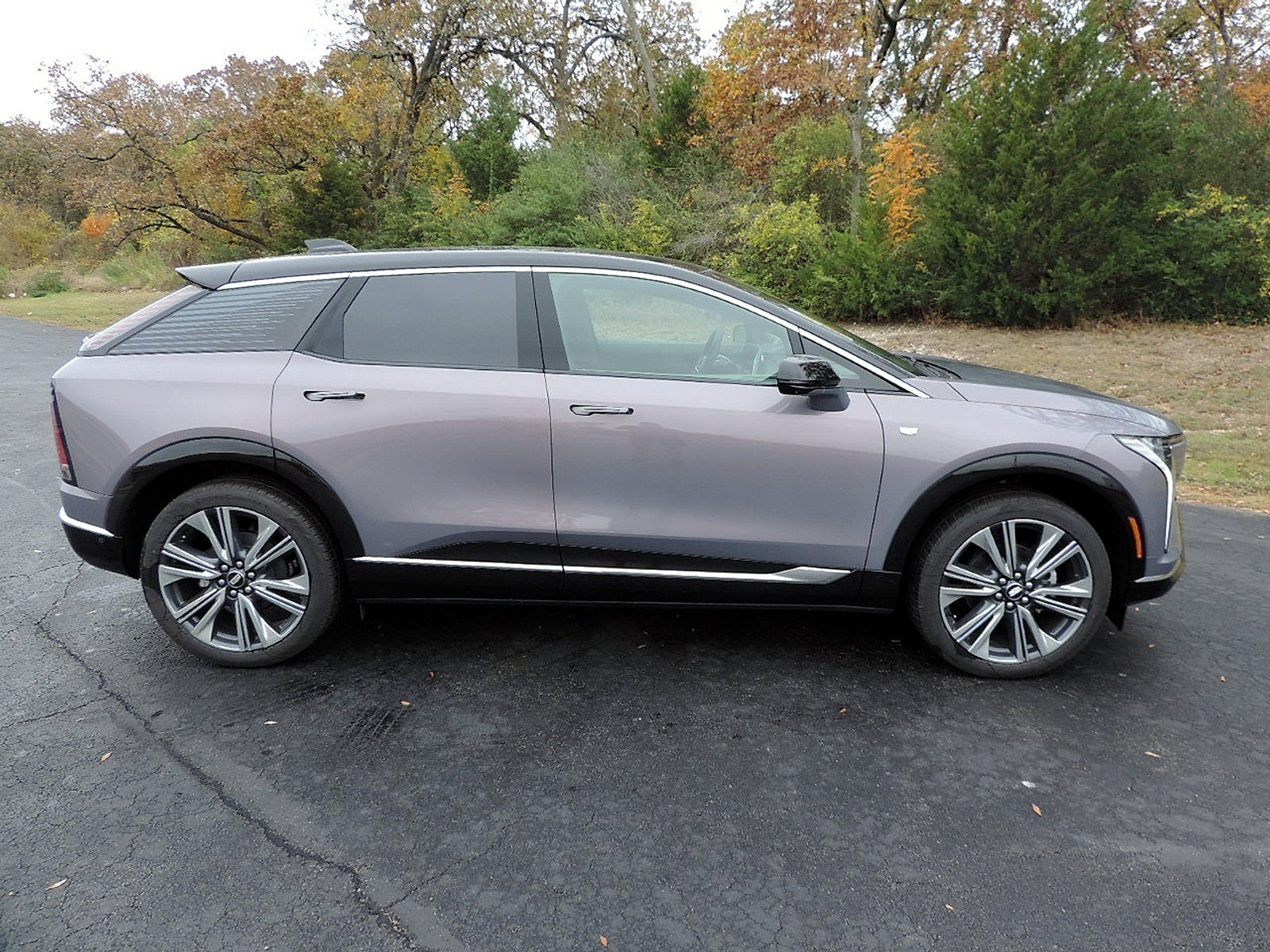 New 2026 Cadillac Optiq Luxury 2 image 4