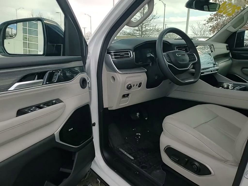 Certified 2024 Jeep Wagoneer Series III w/ Premium Group I image 22