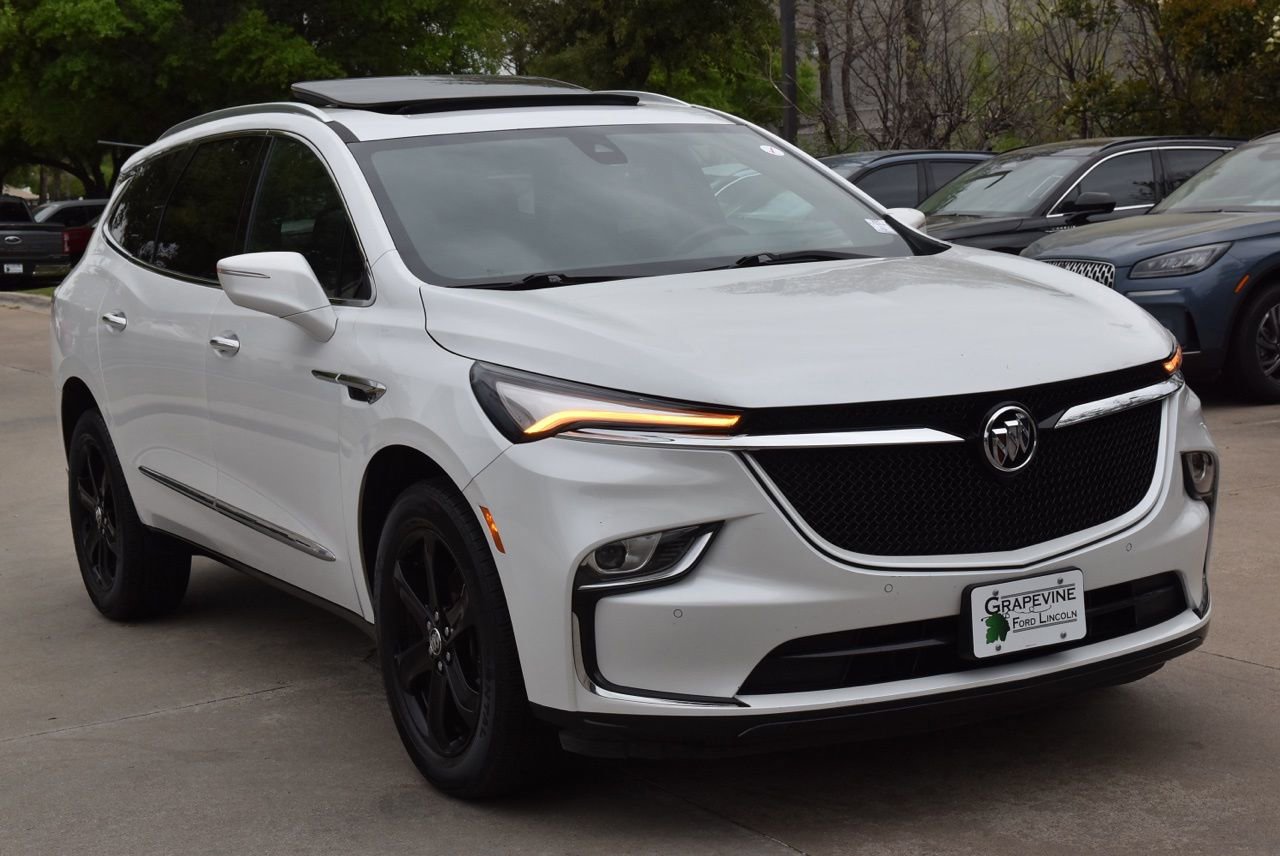 Used 2023 Buick Enclave Essence w/ Experience Buick Package image 4