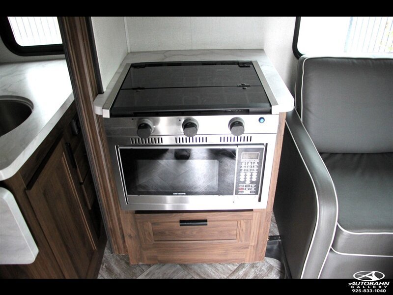 Used 2022 Ford E-450 and Econoline 450 Super Duty w/ Motorhome Prep Package RWD image 25