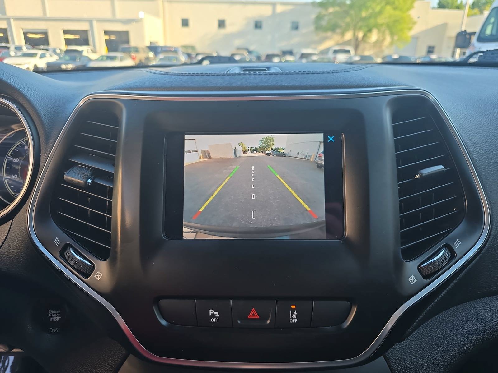 Used 2021 Jeep Cherokee Latitude Lux w/ Sun & Sound Group FWD image 24