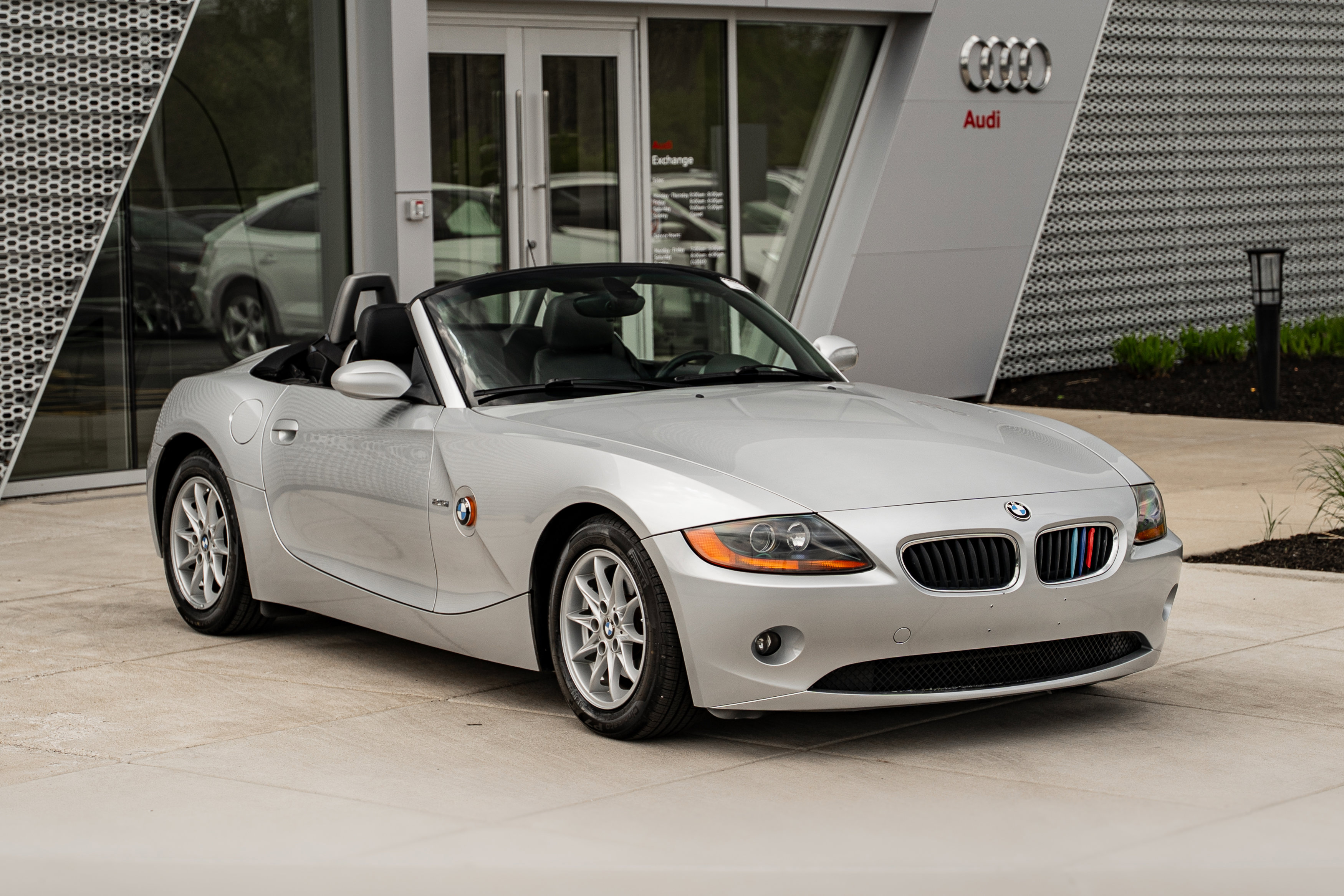 Used 2003 BMW Z4 2.5i RWD image 2