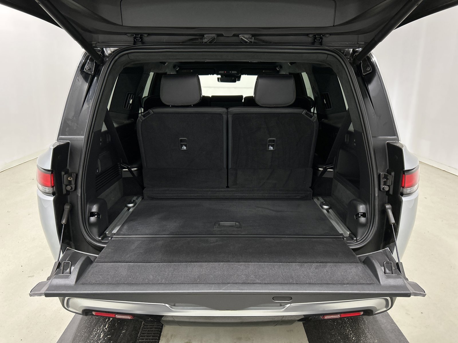 Used 2025 Rivian R1S Adventure AWD/4WD image 15