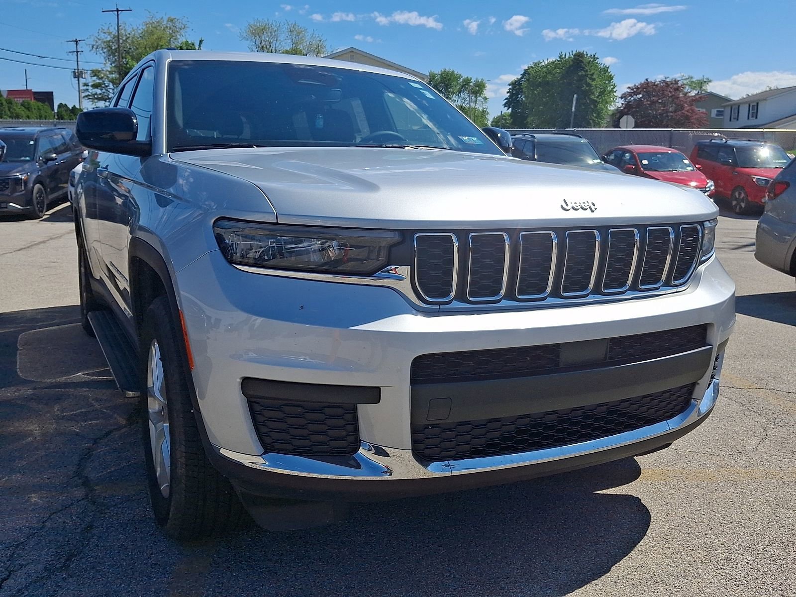 Used 2024 Jeep Grand Cherokee L Laredo w/ Luxury Tech Group I AWD/4WD image 2