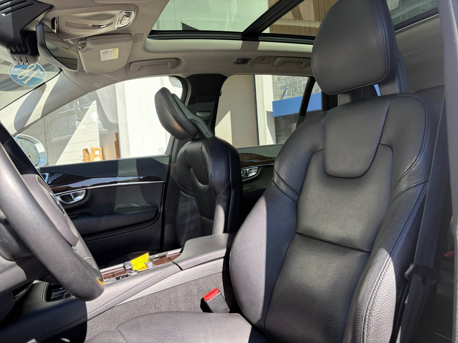 Used 2018 Volvo XC90 T6 Momentum w/ Momentum Plus Package AWD/4WD image 14