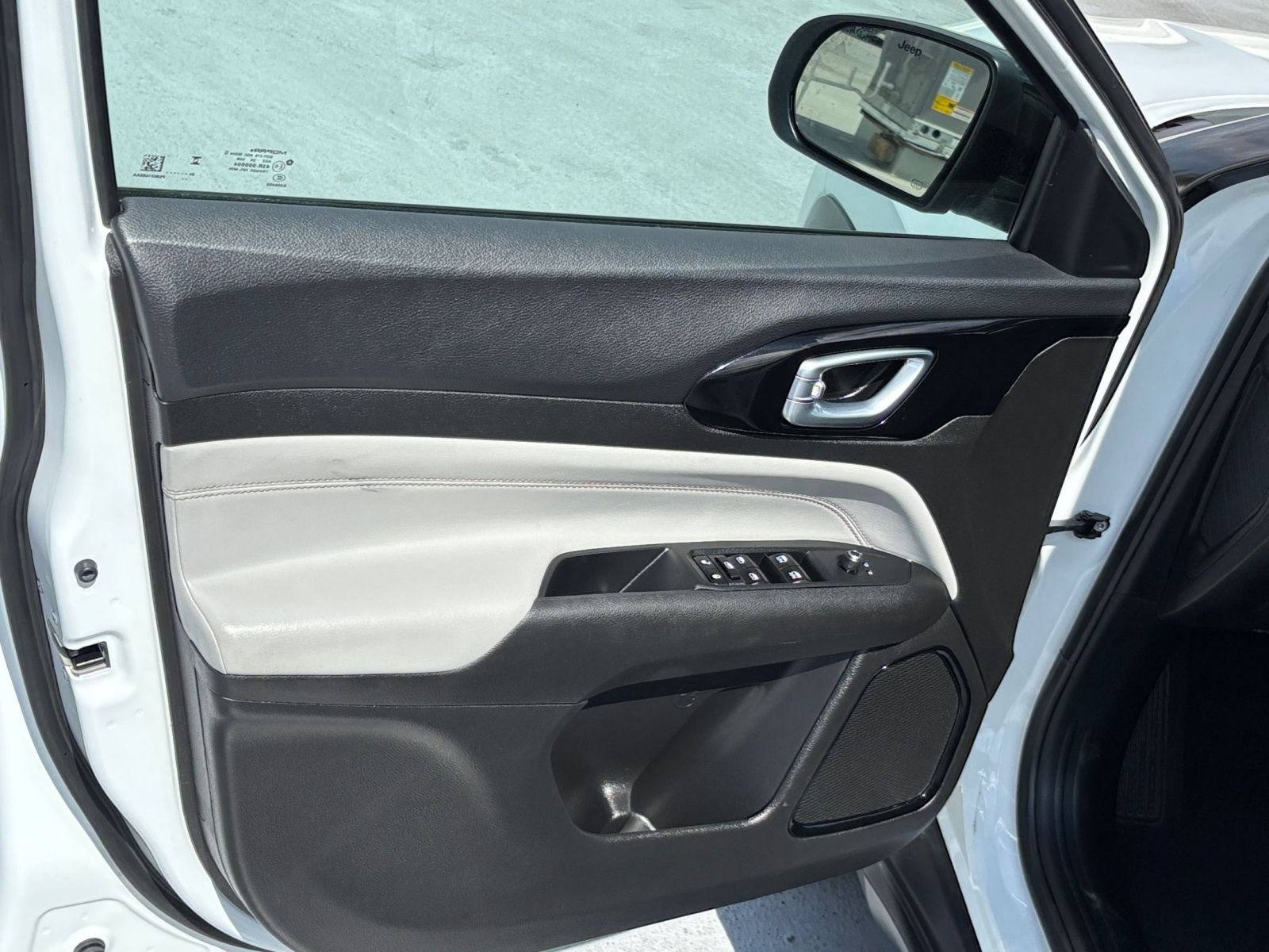 Used 2025 Jeep Compass Limited AWD/4WD image 18