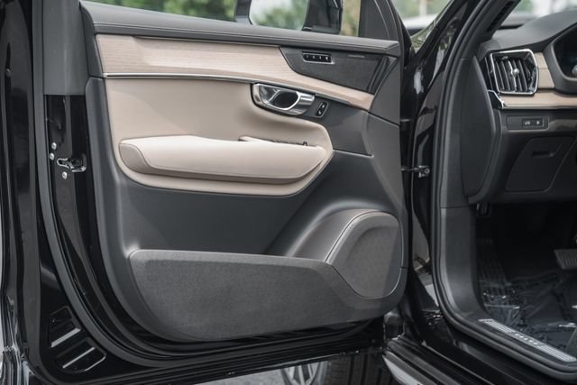 New 2026 Volvo XC90 T8 Plus w/ Protection Package Premier AWD/4WD image 36
