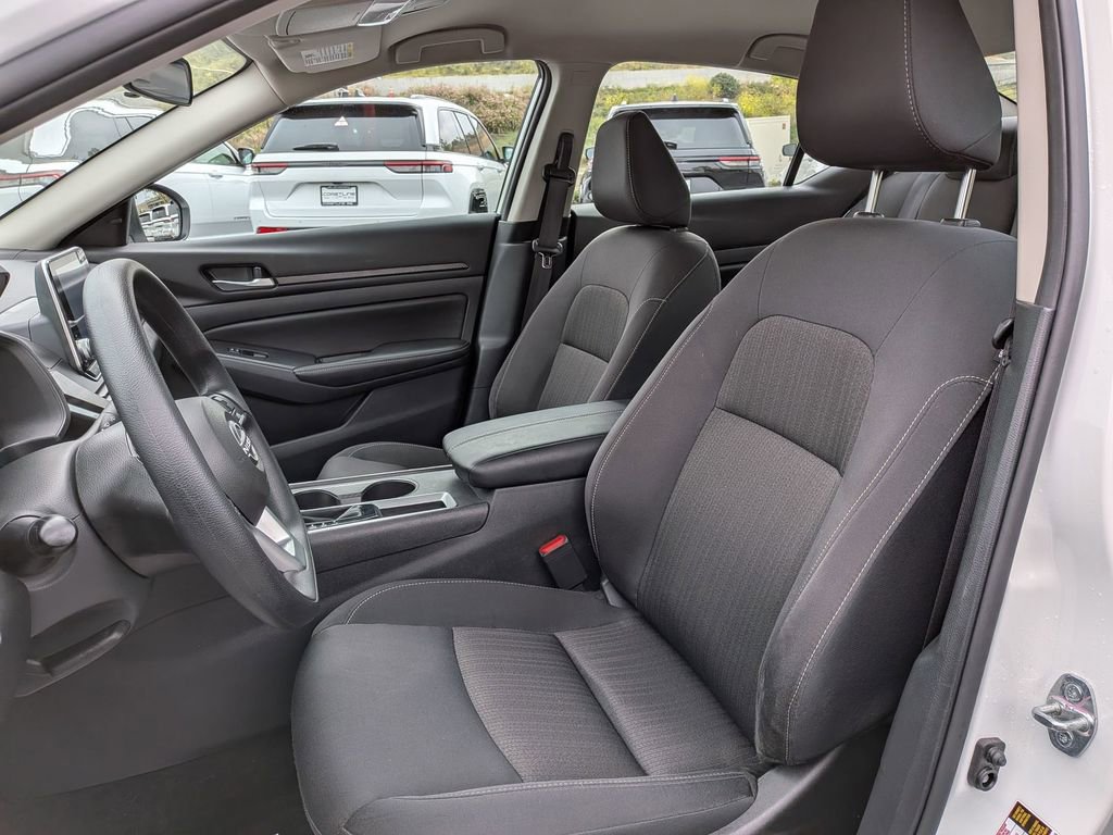 Used 2025 Nissan Altima 2.5 SV image 11