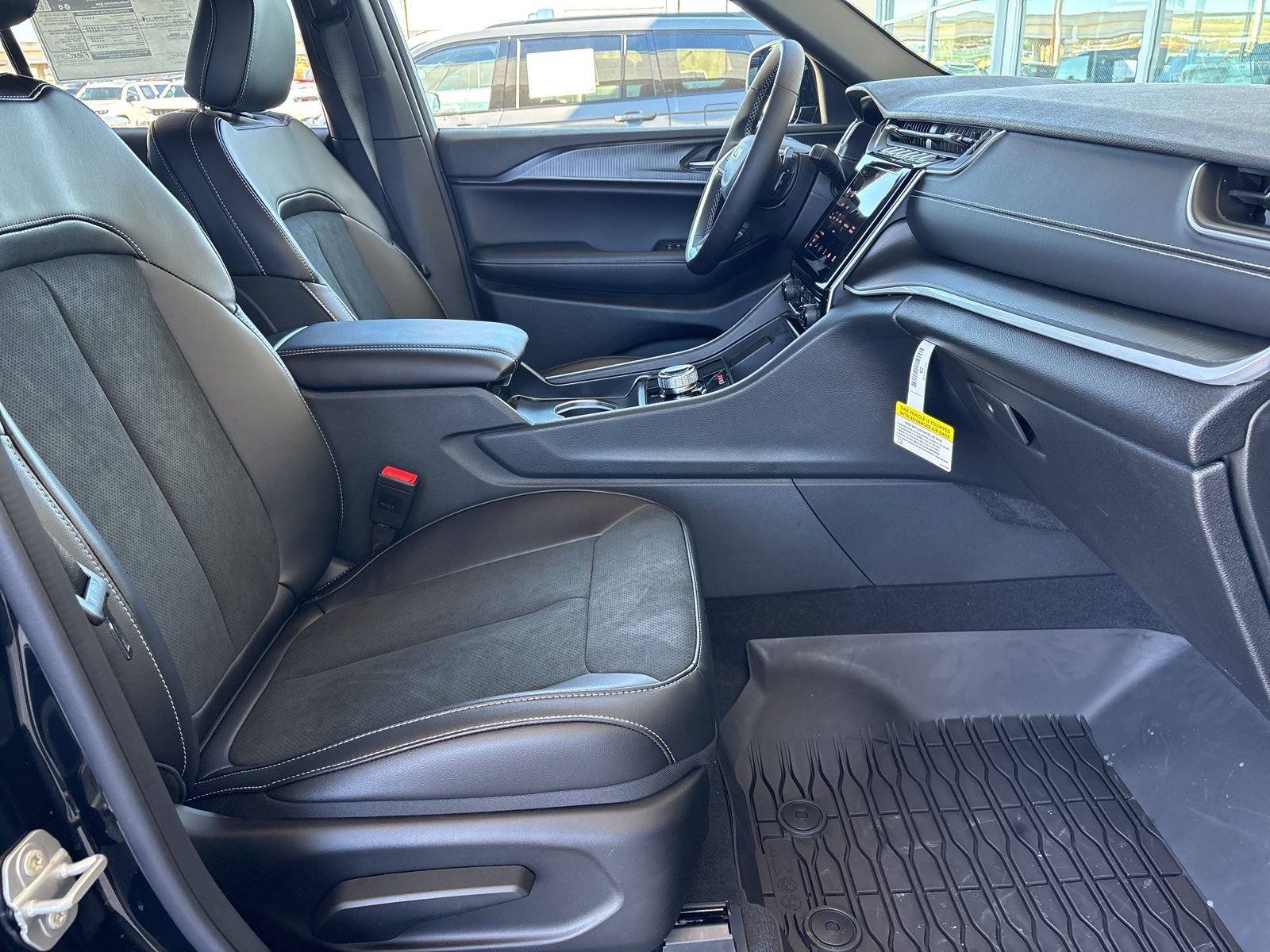 New 2025 Jeep Grand Cherokee Altitude image 15