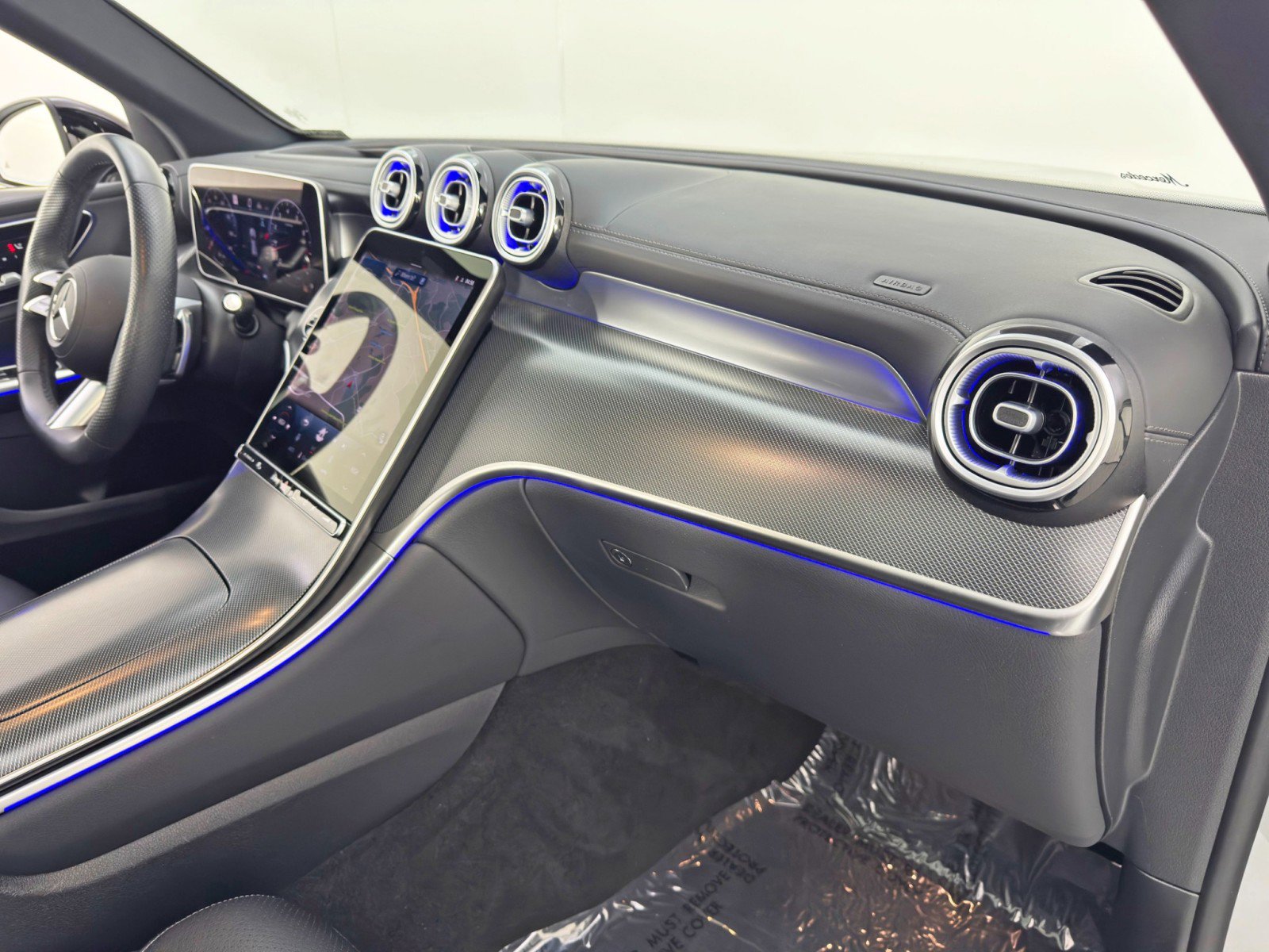 Used 2025 Mercedes-Benz GLC 300 4MATIC w/ AMG Line image 15