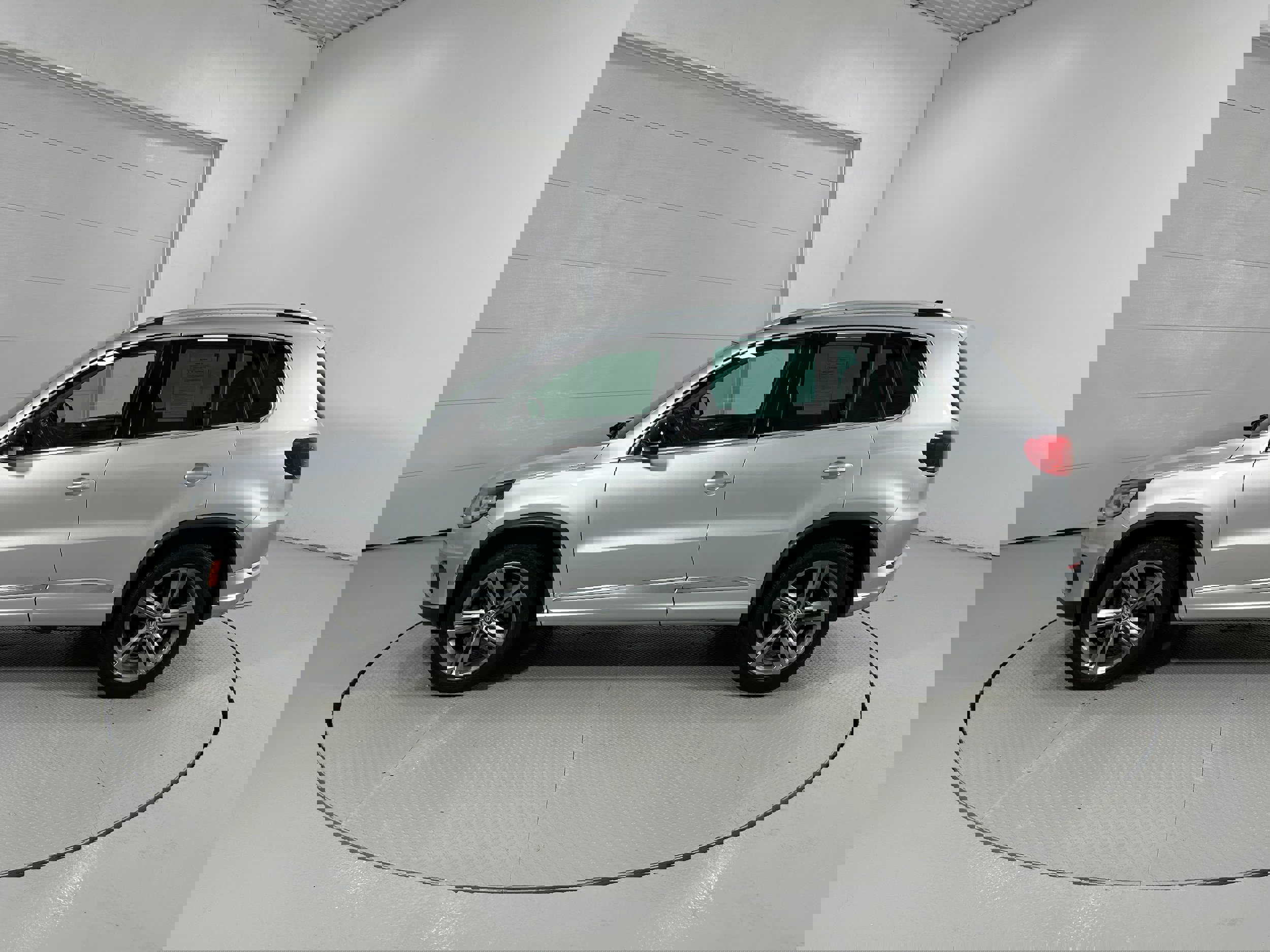 Used 2017 Volkswagen Tiguan Sport image 23