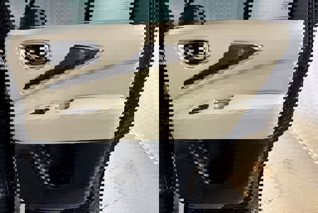 Used 2019 INFINITI QX60 Luxe w/ Essential Package image 16