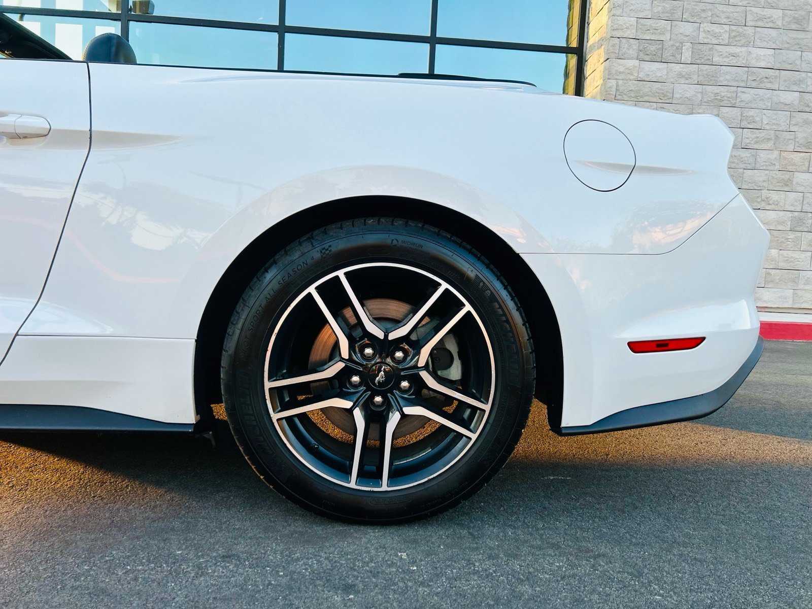 Used 2019 Ford Mustang GT Premium RWD image 30