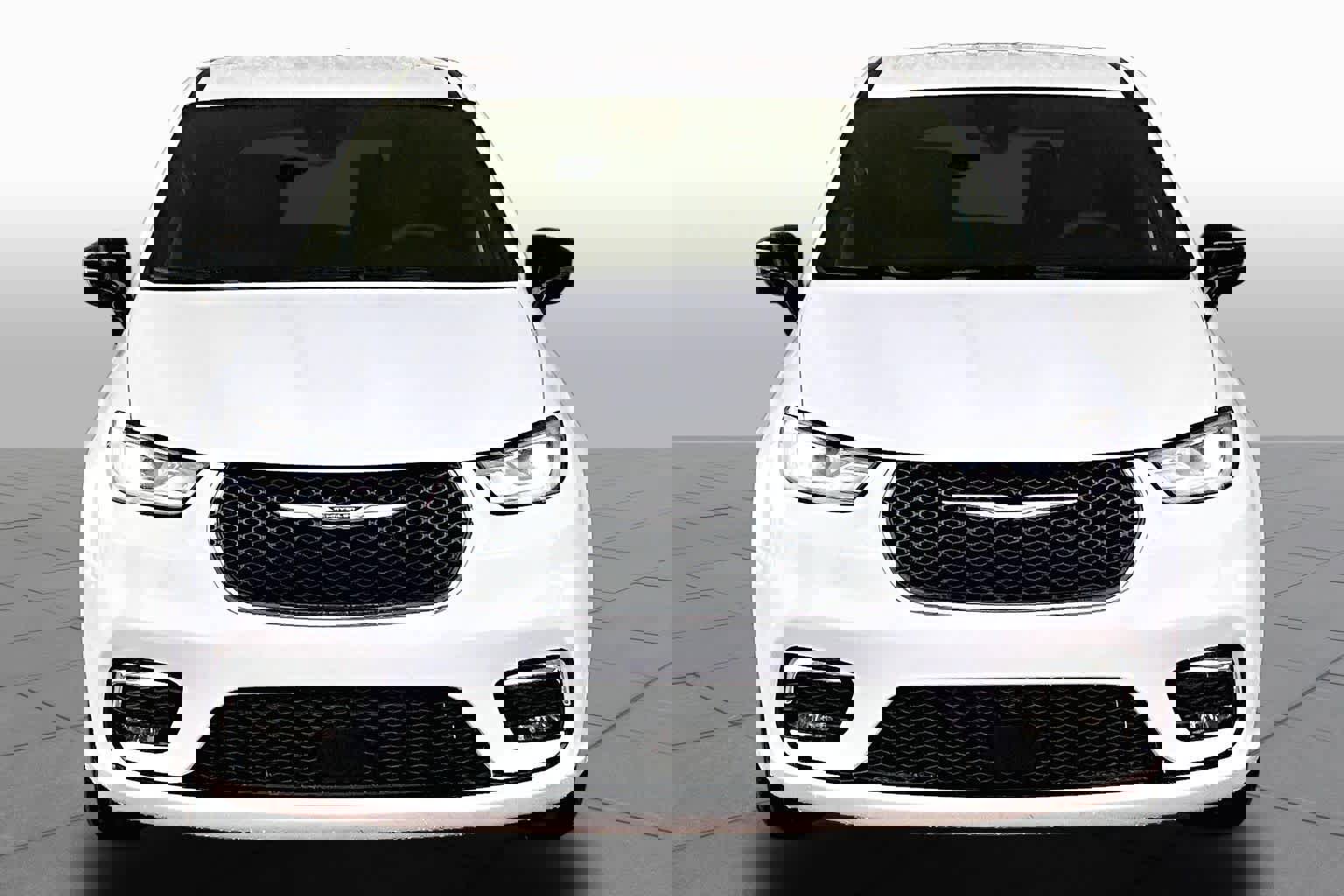 Used 2025 Chrysler Pacifica Select image 4