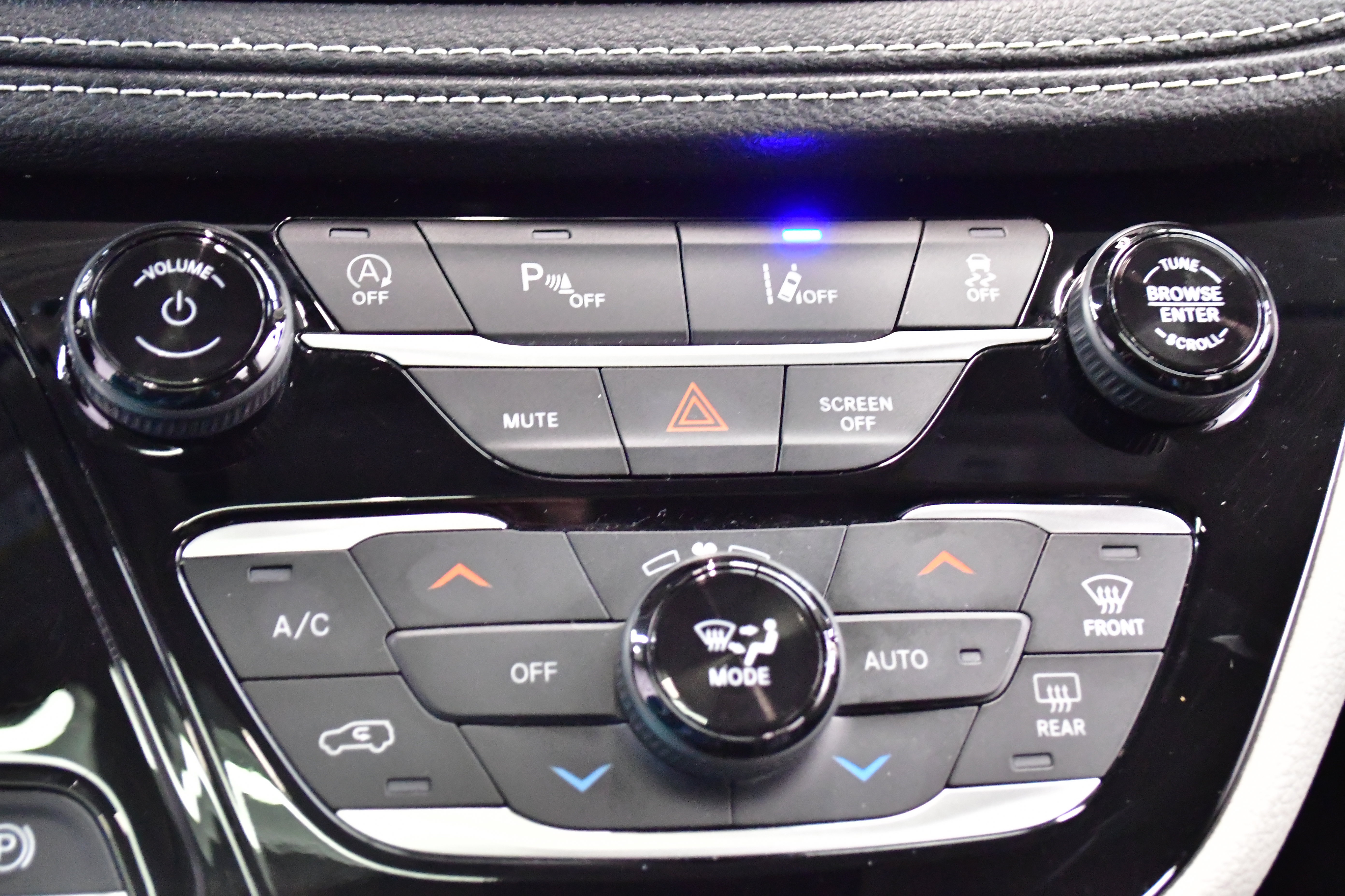 Used 2023 Chrysler Pacifica Limited FWD image 30