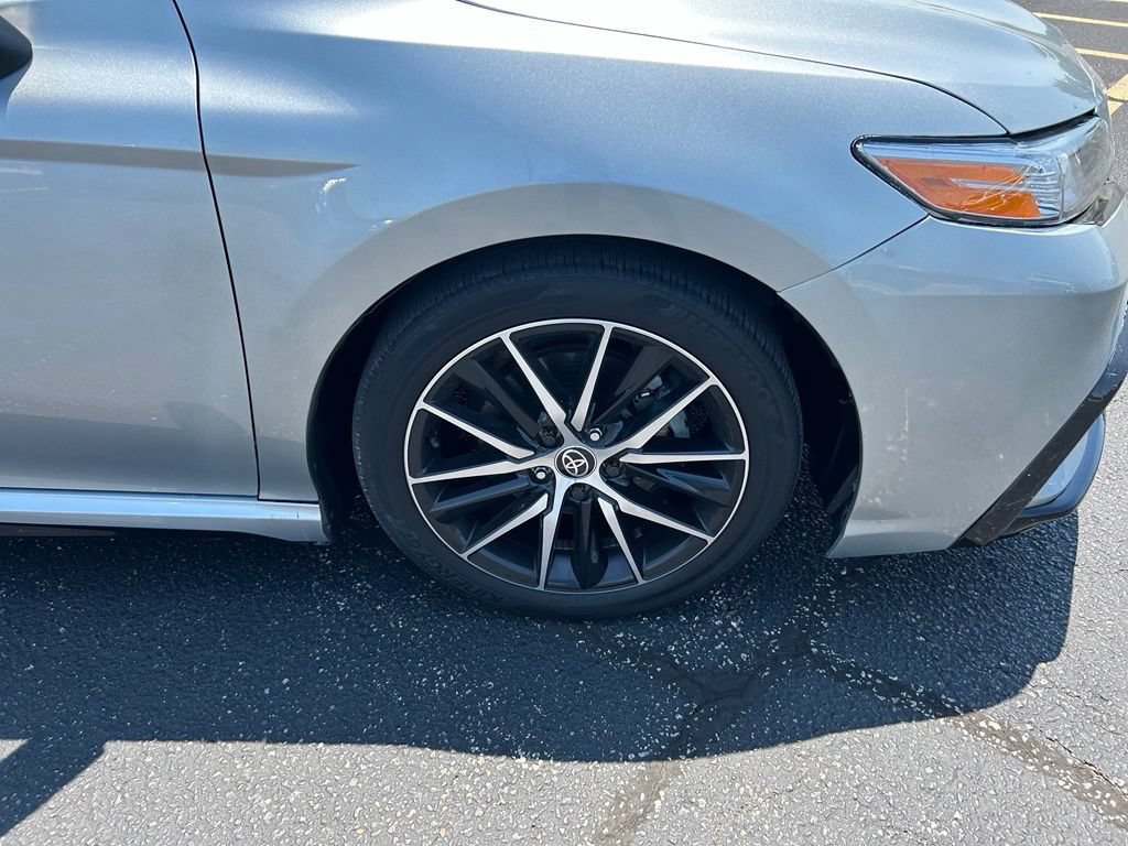 Used 2021 Toyota Camry XSE FWD image 2