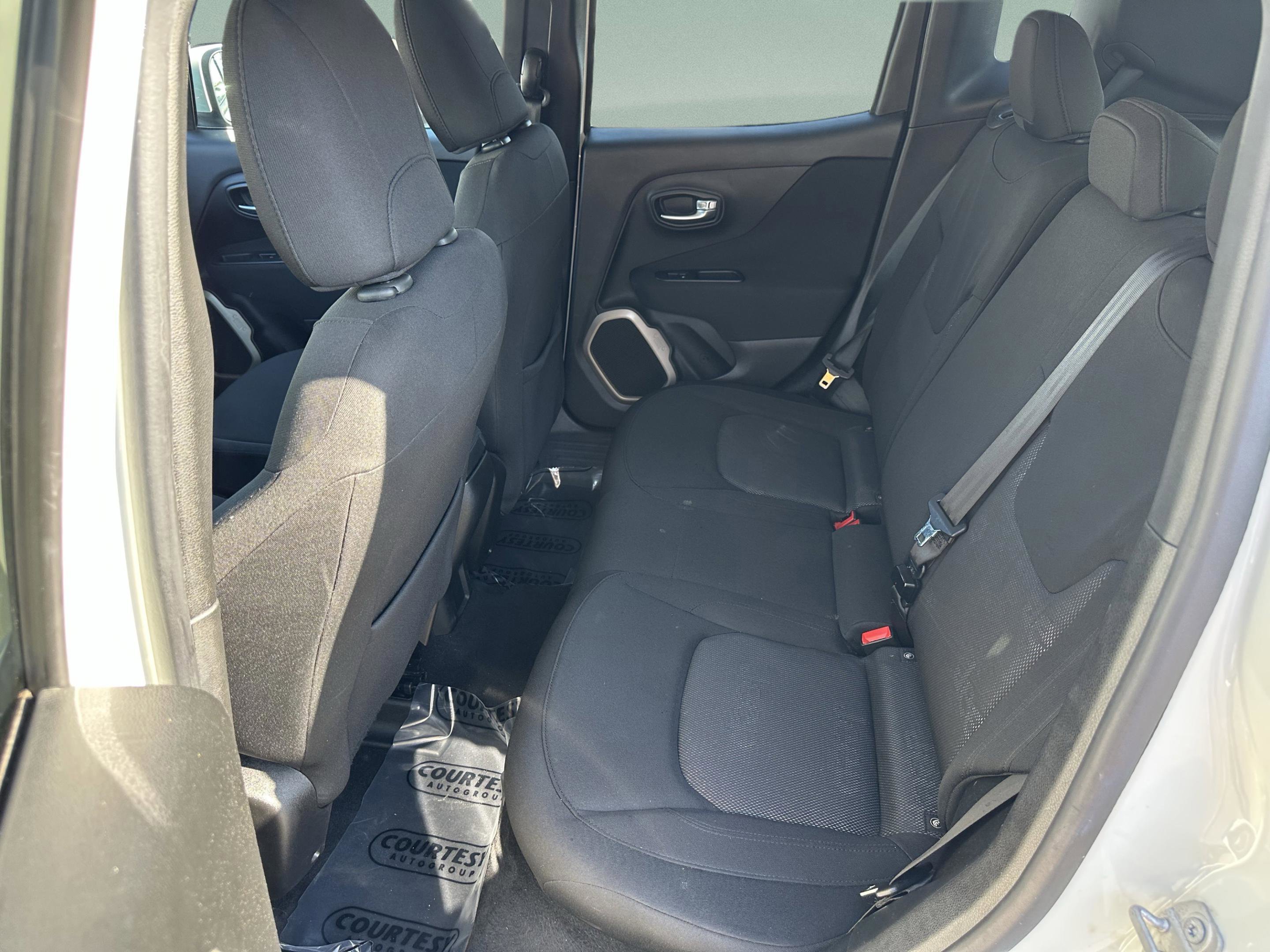 Used 2017 Jeep Renegade Latitude image 15