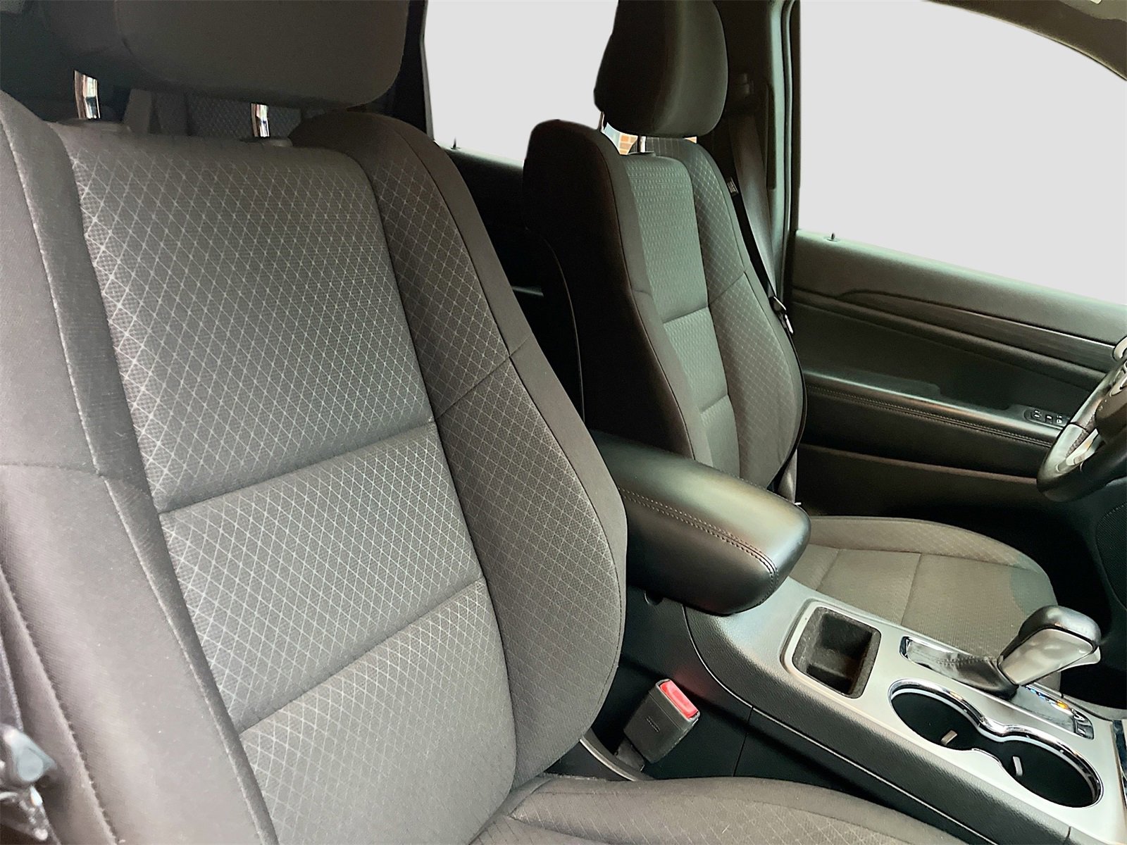 Used 2019 Jeep Grand Cherokee Laredo image 26