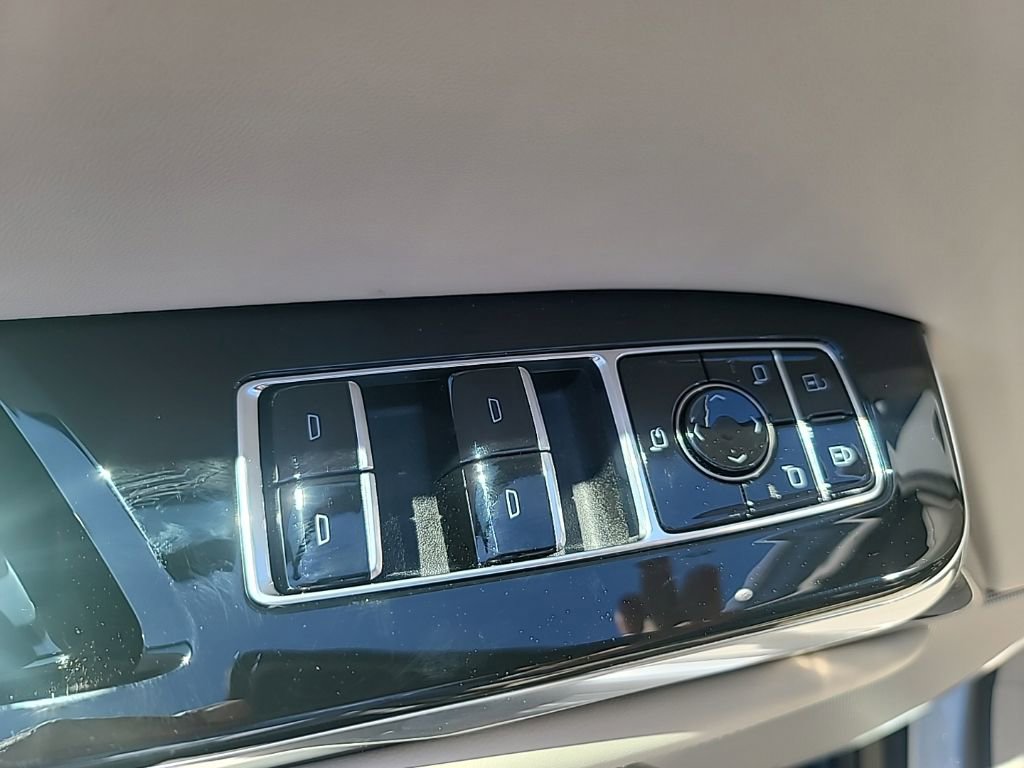 Certified 2026 Cadillac Escalade Platinum Sport w/ LPO, ONYX Package AWD/4WD image 13