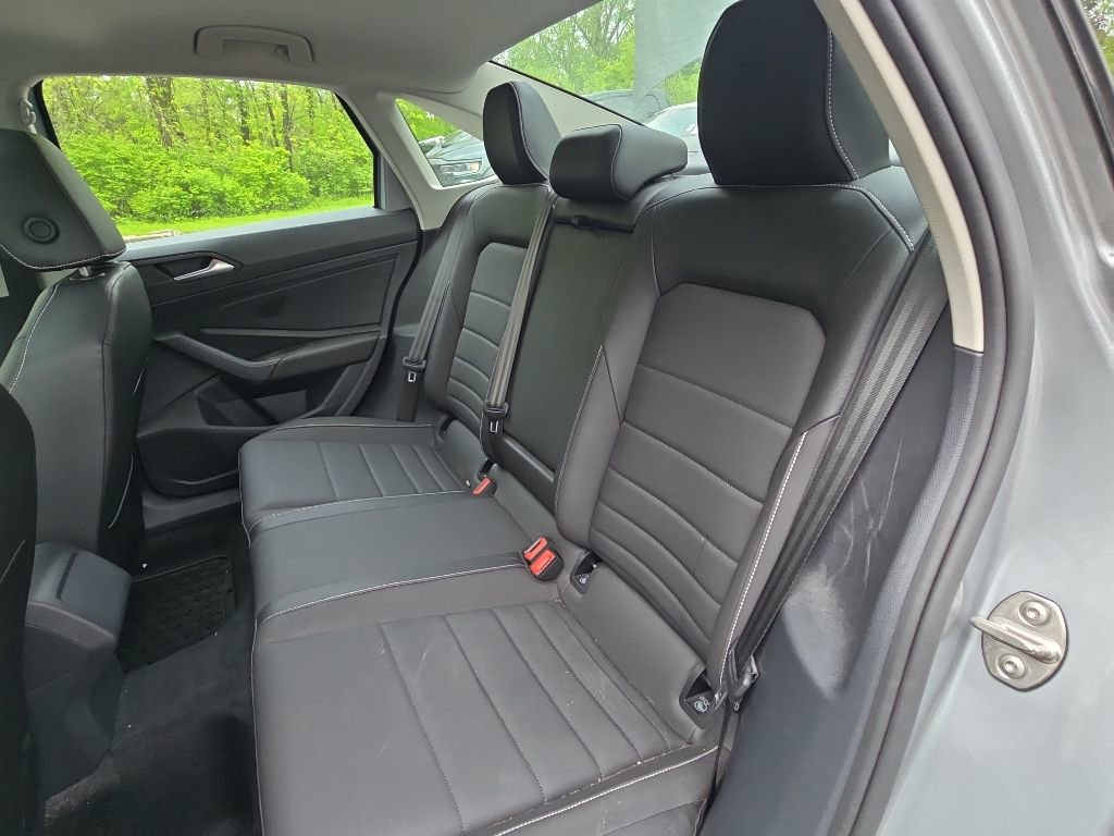 Used 2024 Volkswagen Jetta SE FWD image 16