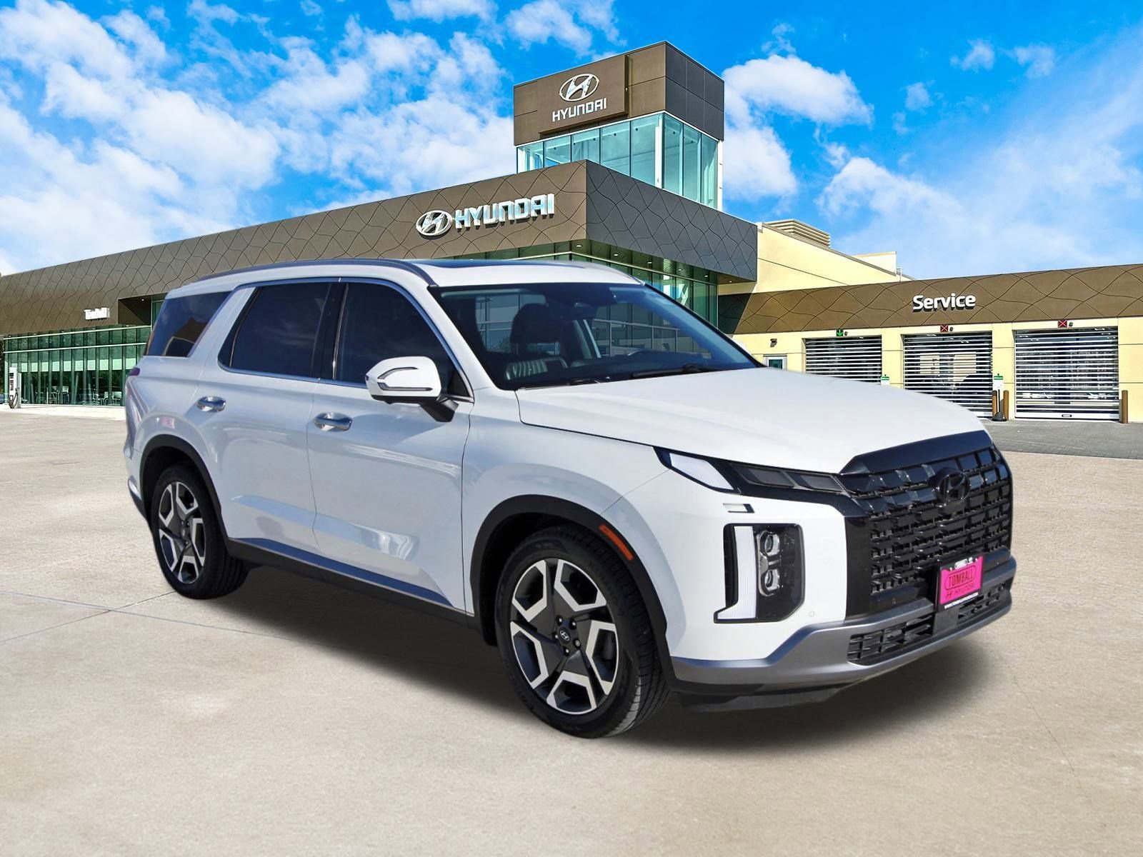Used 2023 Hyundai Palisade Limited w/ Winter Package image 3