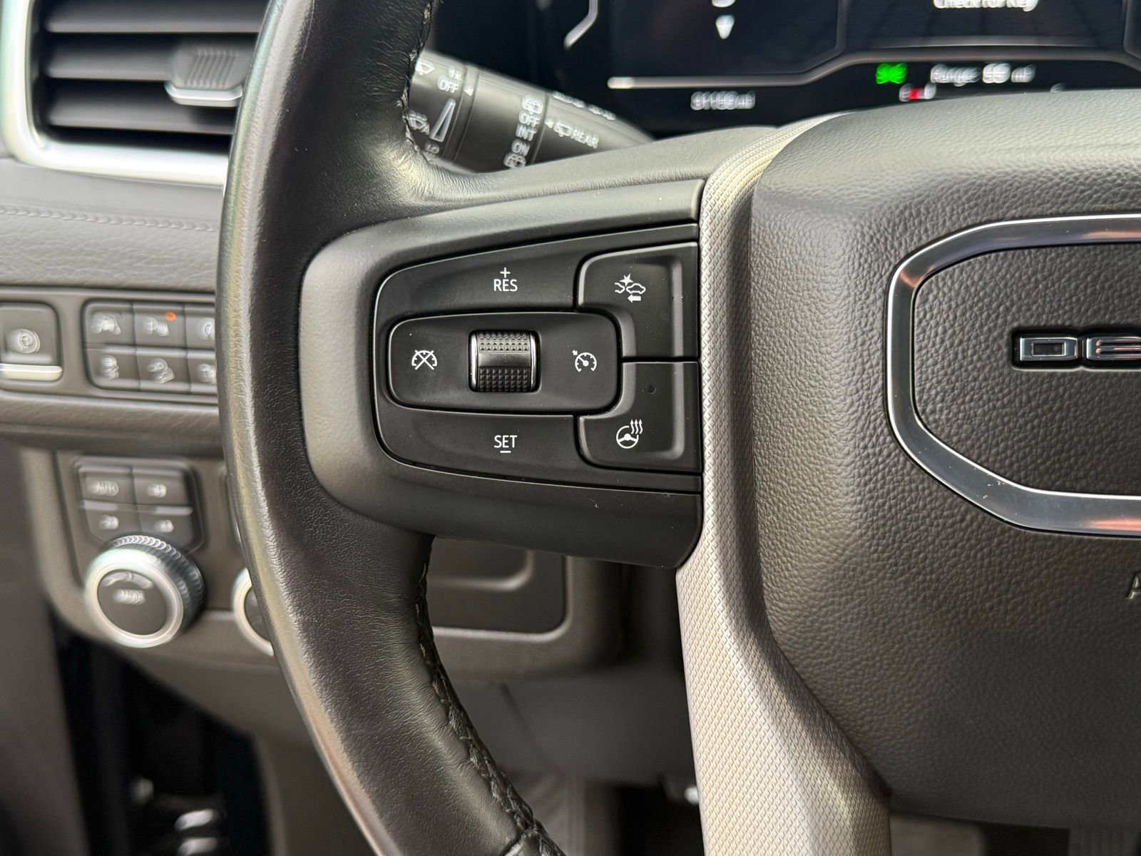 Used 2022 GMC Yukon Denali image 25