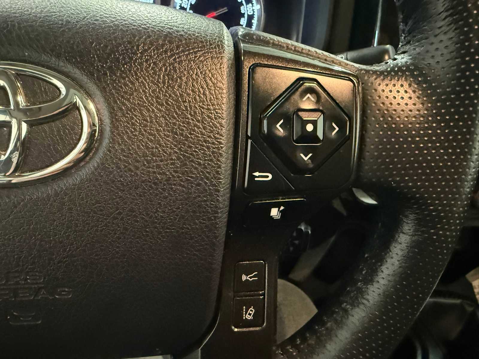 Certified 2024 Toyota 4Runner TRD Off-Road Premium w/ TRD Black Wheel Package (TMS) AWD/4WD image 31