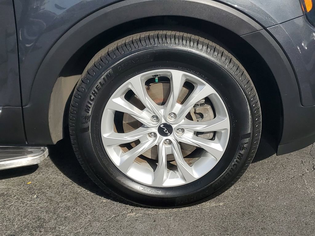 Used 2022 Kia Telluride LX image 6