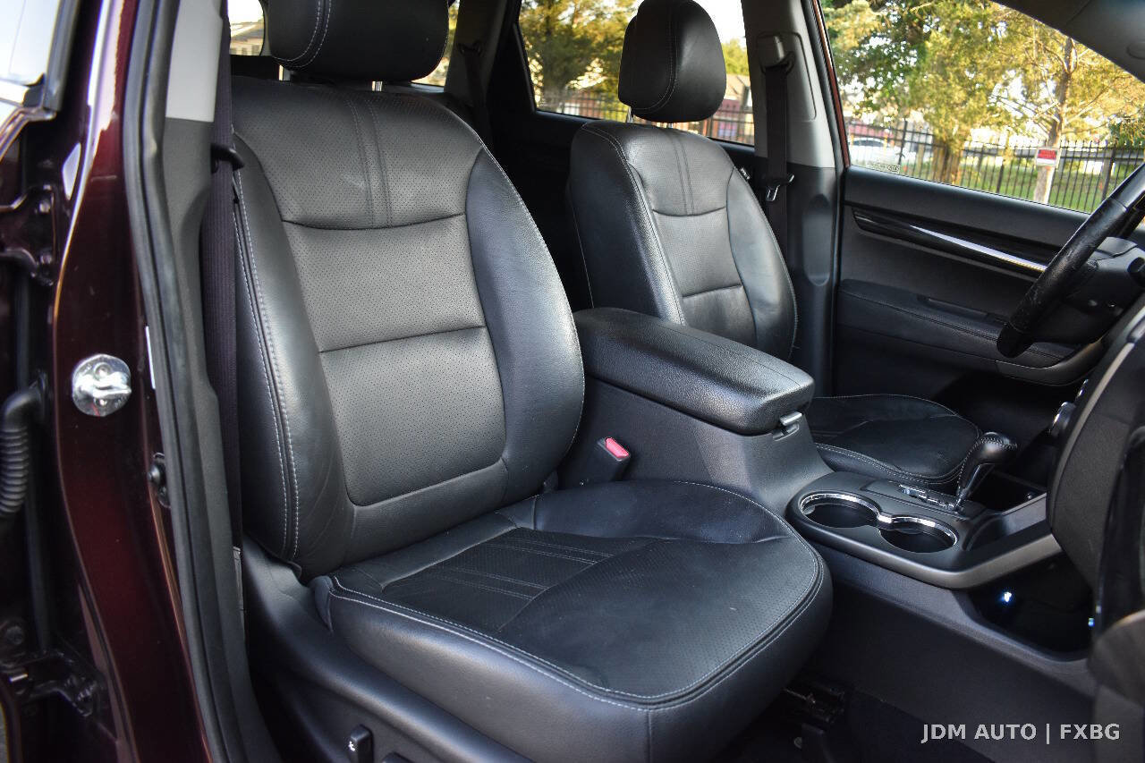 Used 2012 Kia Sorento SX w/ SX Premium Pkg AWD/4WD image 13