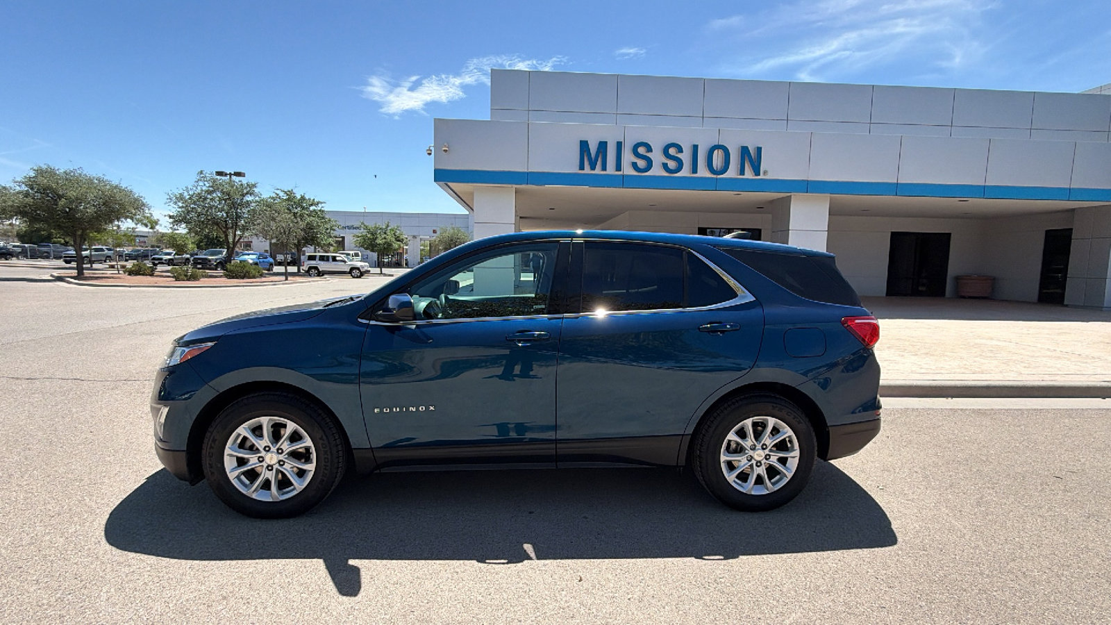 Used 2019 Chevrolet Equinox LT w/ LPO, Floor Liner Package FWD image 2