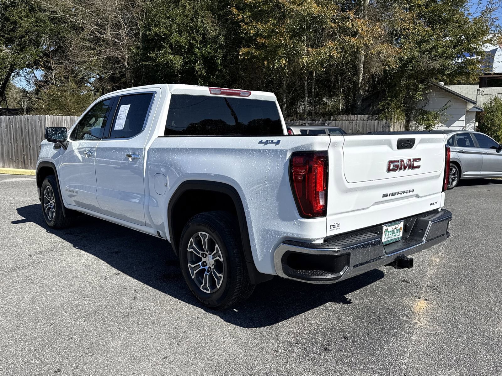 Used 2025 GMC Sierra 1500 SLT image 3