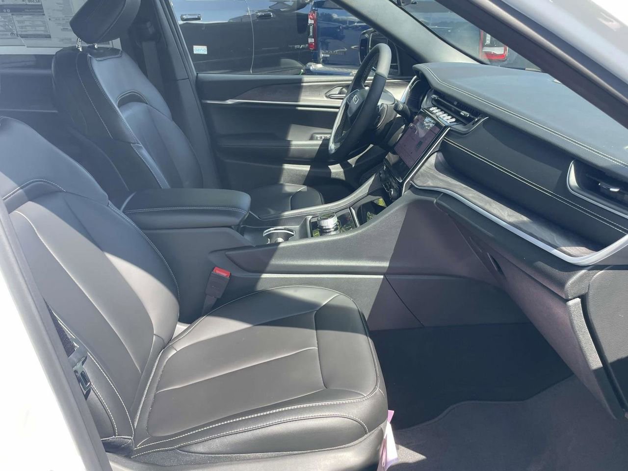 New 2025 Jeep Grand Cherokee L Limited w/ Black Appearance Package image 37