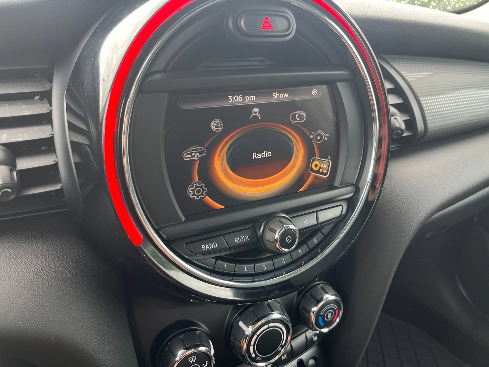 Used 2016 MINI Cooper 4-Door Hardtop FWD image 19