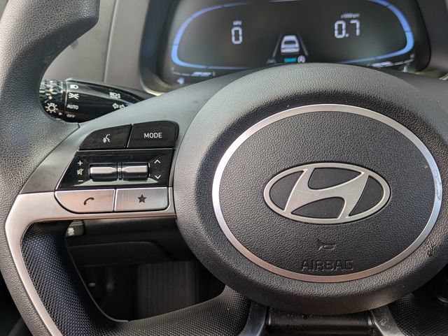Used 2025 Hyundai Elantra SE FWD image 18