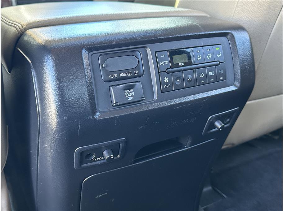 Used 2012 Toyota Sequoia Platinum image 18