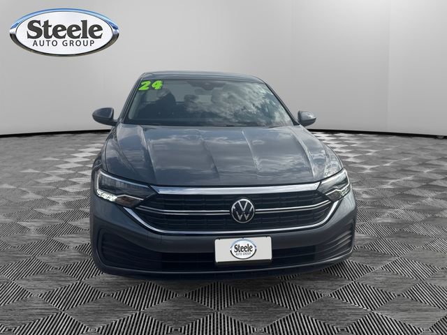 Used 2024 Volkswagen Jetta SE image 8