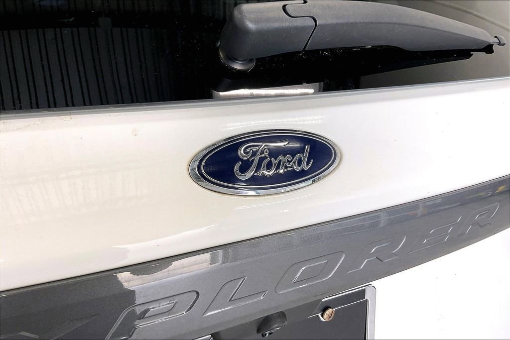 Used 2021 Ford Explorer XLT w/ Equipment Group 202A RWD image 30