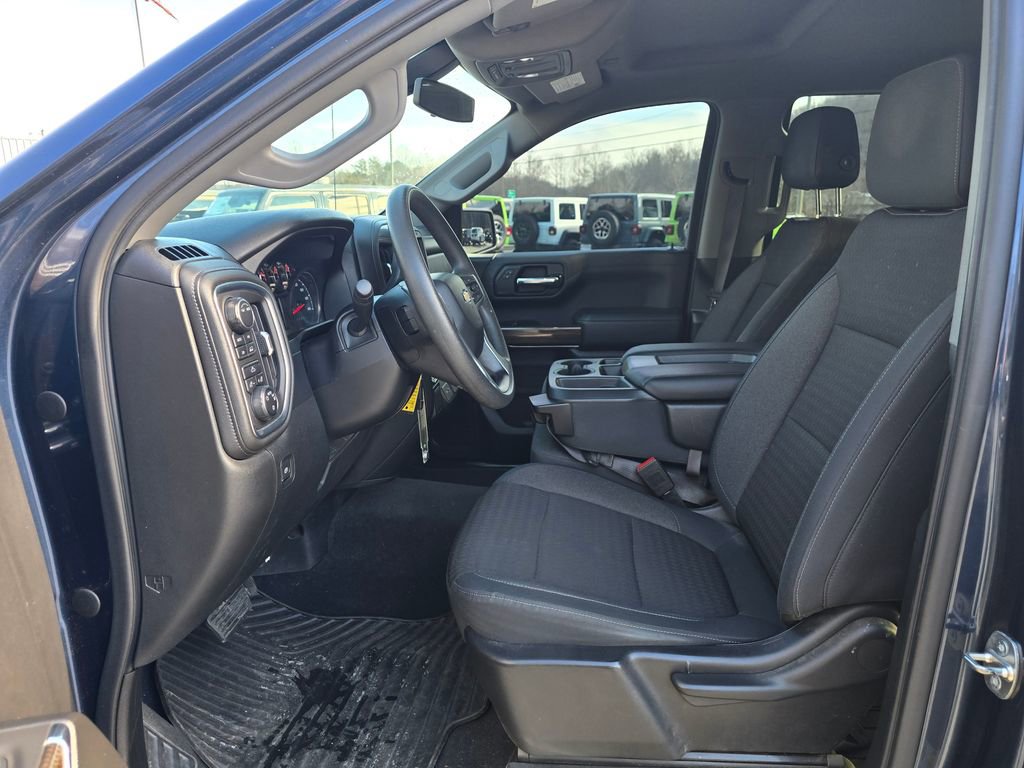 Used 2020 Chevrolet Silverado 1500 LT w/ LT Value Package AWD/4WD image 5